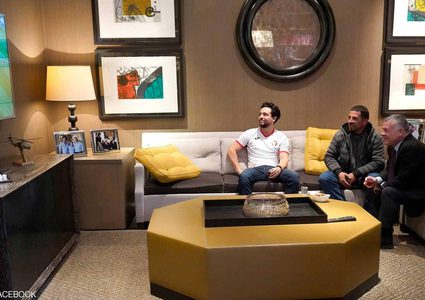 ملك الأردن يدعو عامل نظافة للقصر بعد صورة أشعلت الإنترنت