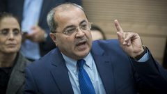 الطيبي يتفوق على ايمن عودة