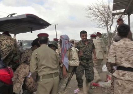 اليمن.. إصابة 10 عسكريين بينهم قادة في استهداف عرضا عسكريا