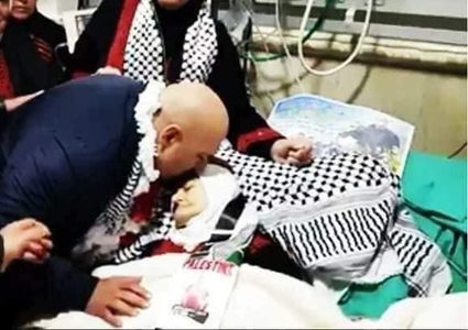 وفاة والدة الأسير كامل الخطيب بعد يوم من الافراج عنه