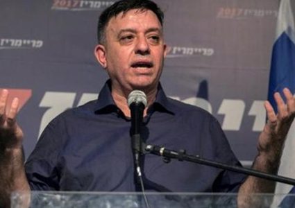 زعيم حزب العمل يتهم نتنياهو بمهاجمة القضاء