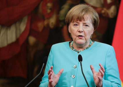 ميركل: ألمانيا تتحمل مسؤولة الجرائم النازية باليونان