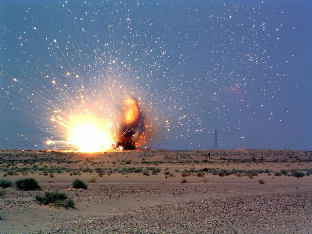 الاحتلال يفجر عبوات ناسفة شمال قطاع غزة