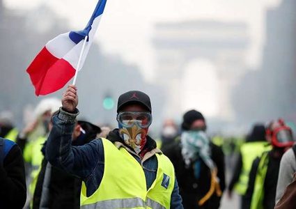 توقيف 43 شخصا في احتجاجات "السترات الصفراء" في باريس