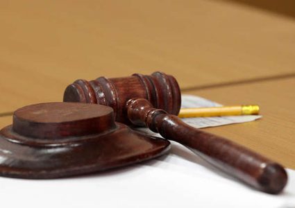 محكمة تبرئ 4 أمريكيين بعد وفاتهم