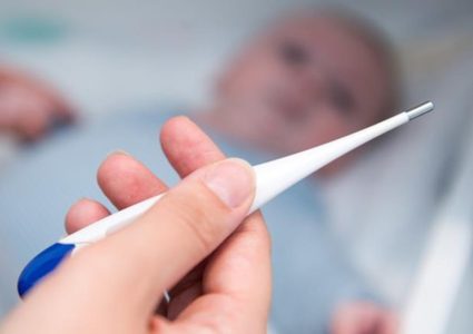 ‫ما أفضل طريقة لقياس درجة حرارة الطفل؟‬