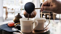 أخطاء يقع فيها الناس عند طلب أو شرب القهوة