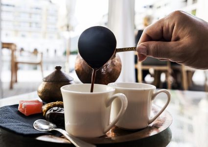 أخطاء يقع فيها الناس عند طلب أو شرب القهوة