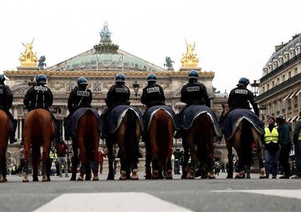 باريس على موعد مع "سبت تاسع"