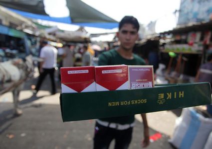 خريجون على "بسطة سجائر" يملأون القطاع