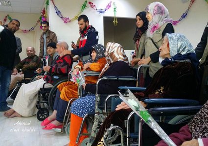 مبادرة رحلة عمر الخيرية: لرسم الابتسامة في البلدة القديمة