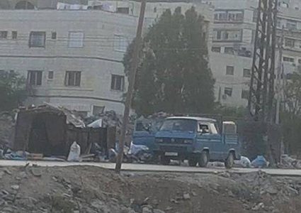 مخالفة بقيمة (1000)شيكل لسائق ألقى نفايات قرب مدرسة في نابلس