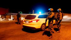 قوات الاحتلال تعتقل شاباً على حاجز شرق جنين