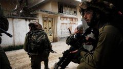 الاحتلال يوزع منشورات تهدد المواطنين في بلدة تقوع