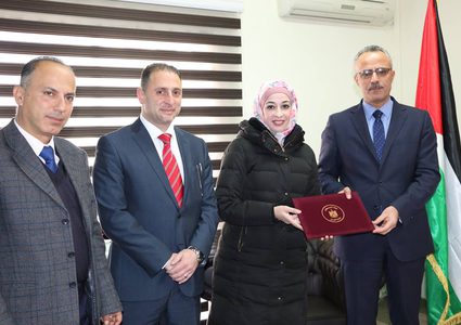 مترجمون يؤدون اليمين القانونية أمام وزير العدل