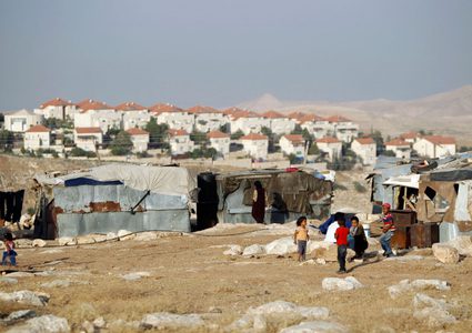 الاحتلال يجبر 13 عائلة من خربة ابزيق على مغادرة مساكنهم