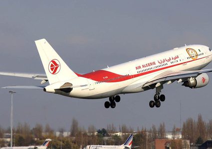 وقوع ملاسنات بين ركاب ومضيفي طائرة بسبب "الغاء وجبة"