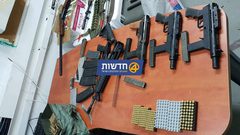 الاحتلال يزعُم اعتقال مجموعة من حماس بحوزتهم أسلحة متنوعة