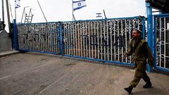 سلطات الاحتلال تفرج عن أسيرين من القدس