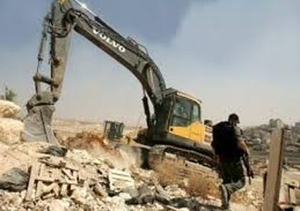 الاحتلال يهدم بركسا ومنشآت زراعية في بيت إكسا شمال غرب القدس