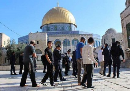 الحكومة تطالب بتحرك عربي ودولي لوقف الاعتداءات على الاقصى