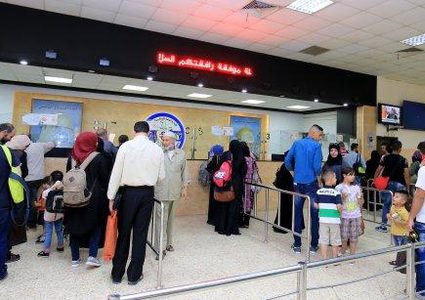 الاحتلال يمنع سفر 23 مواطنًا من معبر الكرامة