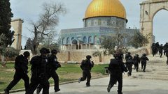 المقدسيون وحدهم يواجهون جرائم الاحتلال المستمرة بحق المقدسات