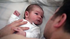 لماذا يعد استيقاظ طفلك طوال الليل أمرا جيدا؟