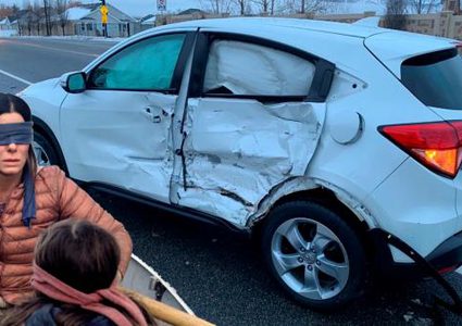 مراهق أمريكي يخاطر بحياته في تحدي "تعصيب الأعين"