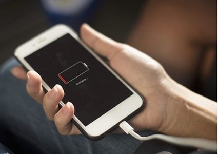 تطبيقات "محتالة" تستنزف بطارية هاتفك