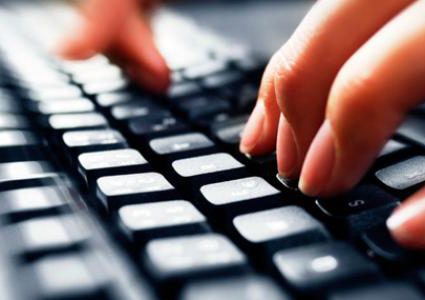 خدعة في لوحة مفاتيح الكمبيوتر تنقذك من "صدمة الأحرف الكبيرة"