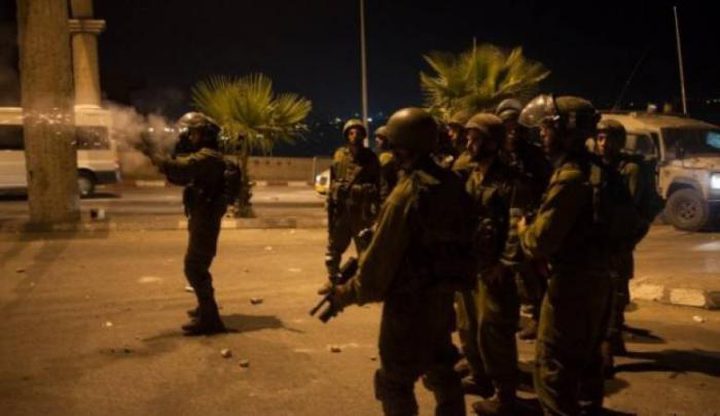 الاحتلال يقتحم شرق قلقيلية والشبان يرشقونه بزجاجات حارقة