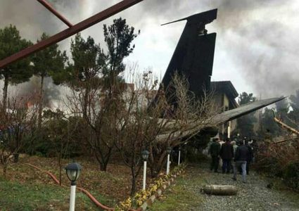 15 قتيلا في تحطم طائرة عسكرية تابعة للجيش الإيراني