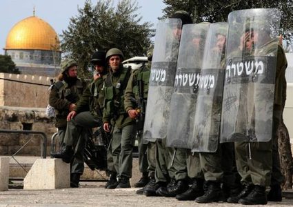 الاحتلال يحاصر حرّاسا وسدنة بمسجد قبة الصخرة في الأقصى