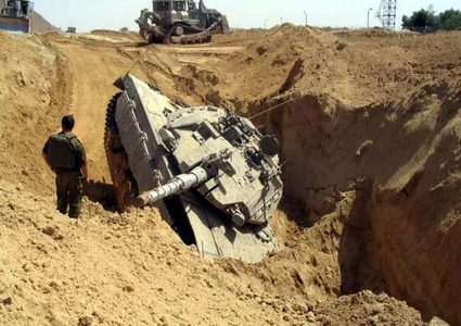 انقلاب دبابة "إسرائيلية" بعد نوم طاقمها