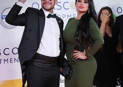 الشتاء يجبر أحمد الفيشاوي وزوجته على "جلسة تصوير" محتشمة