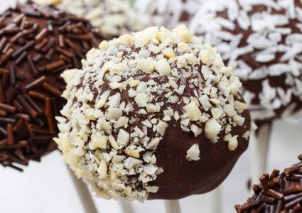 كرات الكيك بالشوكولاتة