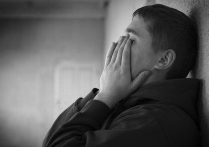 8 علامات على إصابة طفلك بالاعتلال النفسي