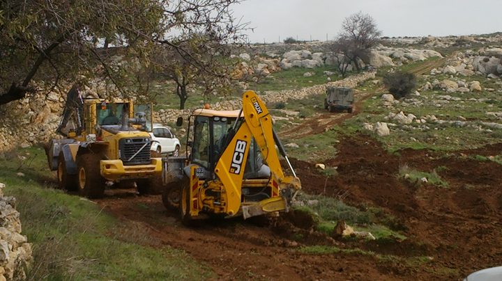 مستوطنون يجرفون 30 دونما في يانون جنوب نابلس