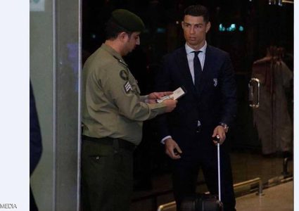 قصة صورة رونالدو ومسؤول الجوازات السعودي