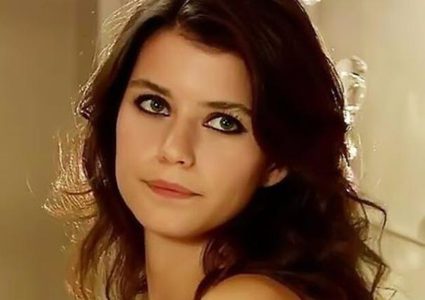 السبكي يتراجع عن ضم التركية بيرين سات لـ "حملة فرعون"