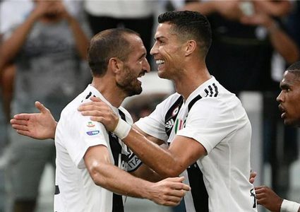 "عدوا الأمس زميلا اليوم".. نجم يوفنتوس: رونالدو حطم حلمي