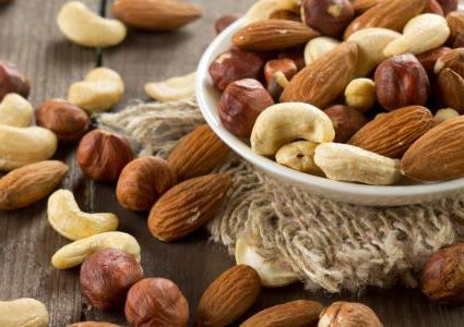 ما هي المكسرات التي تساعد في التخلص من الأرق ؟