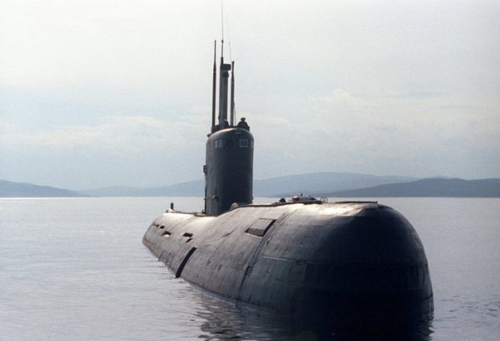 غواصتان من طراز (فارشافينكا) تدخلان تشكيلة البحرية الجزائرية