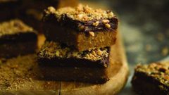 حلى زبدة الفول السوداني بالبسكويت