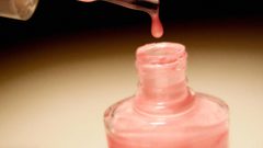 أبرز صيحات ألوان طلاء الأظافر 2019