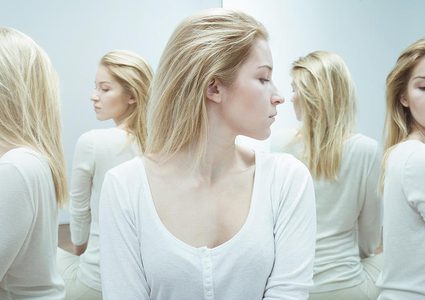 الشباب والشيزوفرينيا.. الأعراض وطرق العلاج