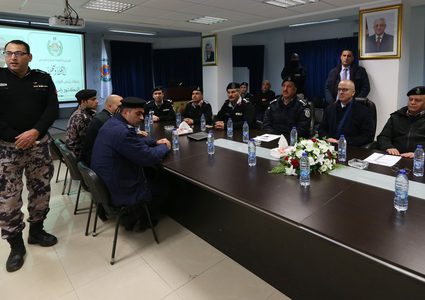 الحمد الله يتفقد غرفة عمليات الدفاع المدني برام الله