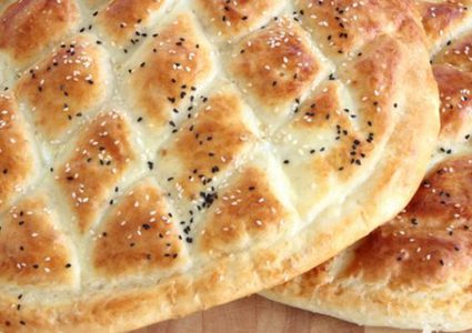 طريقة عمل الخبز التركي بالسمسم وحبة البركة