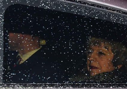 بعد خسارة الثلاثاء.. حكومة ماي تفلت من "سحب الثقة"